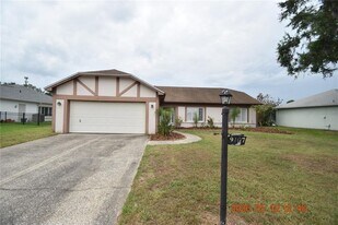 9107 Cypresswood Cir in Tampa, FL - Building Photo