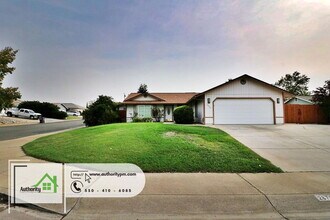 2875 Tropicana Ct in Redding, CA - Building Photo - Building Photo