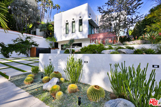 1742 Courtney Ave in West Hollywood, CA - Building Photo - Building Photo