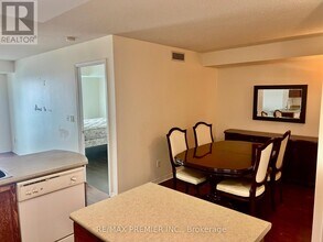 11 Oneida Crescent in Richmond Hill, ON - Building Photo - Building Photo