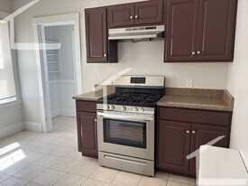 32 Matchett St in Boston, MA - Building Photo