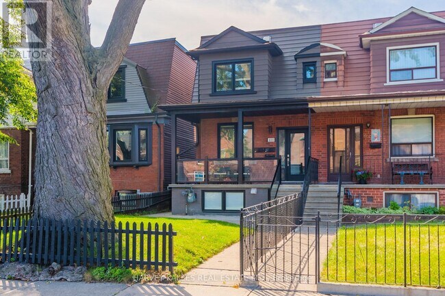 600-600 St Clarens Ave in Toronto, ON - Building Photo - Building Photo