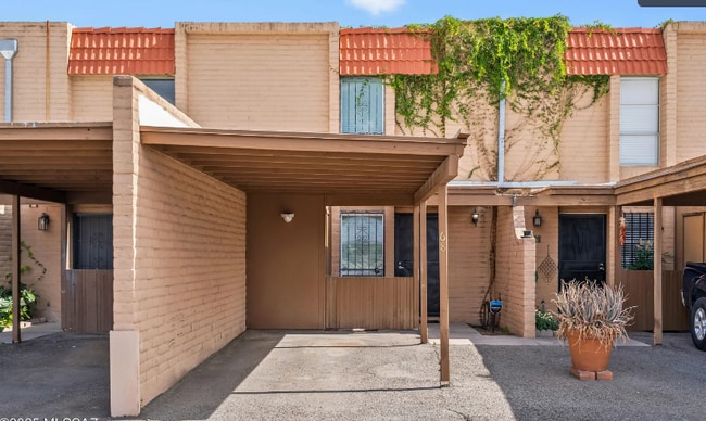 property at 2875 N Tucson Blvd