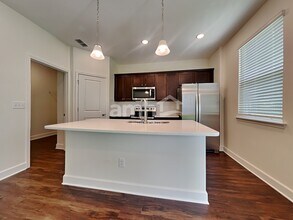12186 Sapp Rd in Jacksonville, FL - Foto de edificio - Building Photo
