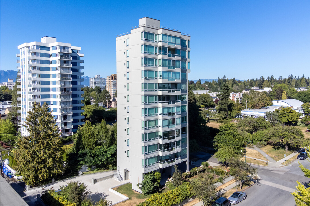 Kerrisdale in Vancouver, BC - Building Photo