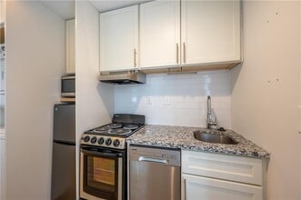 1170 Greenwich St SW in Atlanta, GA - Building Photo - Building Photo