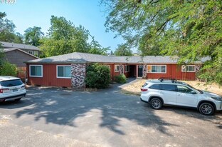 8605 N Hurst Ave in Portland, OR - Building Photo