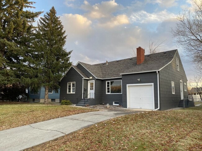 property at 832 Parkhill Dr