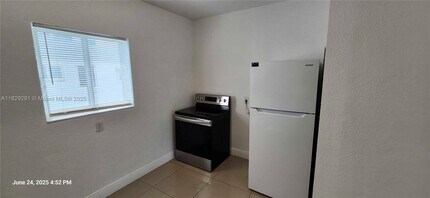 9800 E Bay Harbor Dr in Bay Harbor Islands, FL - Building Photo - Building Photo