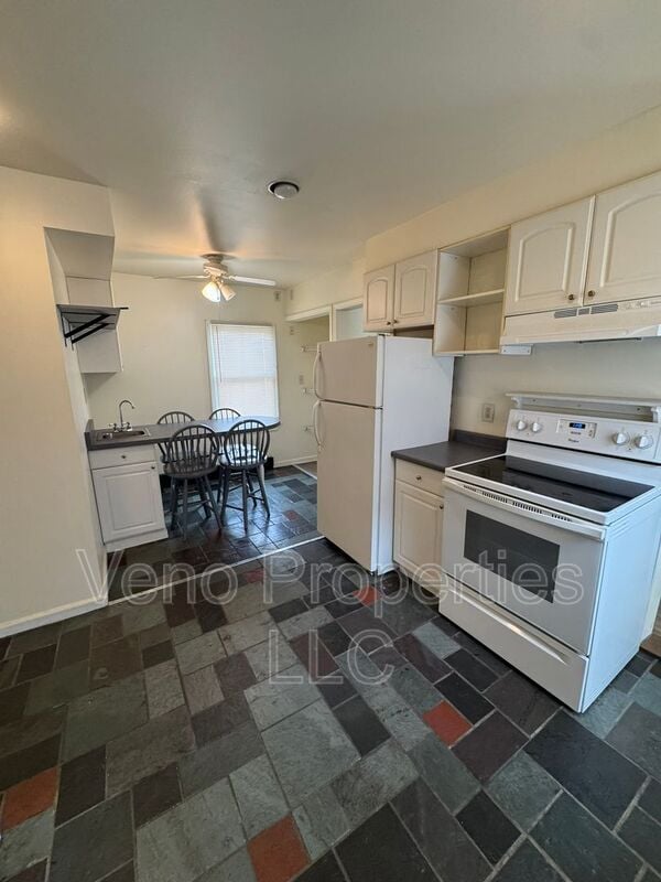 80 Hudson Ave in Green Island, NY - Foto de edificio - Building Photo