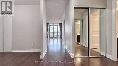 99 S Town Centre Blvd in Markham, ON - Building Photo - Building Photo