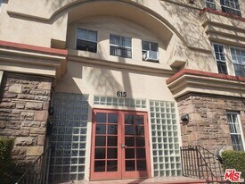 615 N Rossmore Ave in Los Angeles, CA - Building Photo