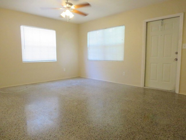 255 38th Ave SE in St. Petersburg, FL - Building Photo - Building Photo