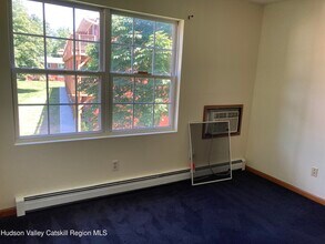 18 Huguenot St in New Paltz, NY - Building Photo - Building Photo