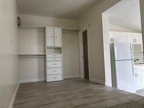 7515 Dickens Ave, Unit 2 in Miami Beach, FL - Building Photo - Building Photo