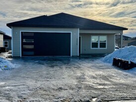 3426 35th St W in Williston, ND - Building Photo