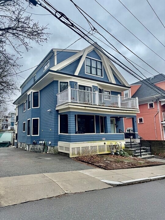 8 Robeson St, Unit 1 in Boston, MA - Building Photo
