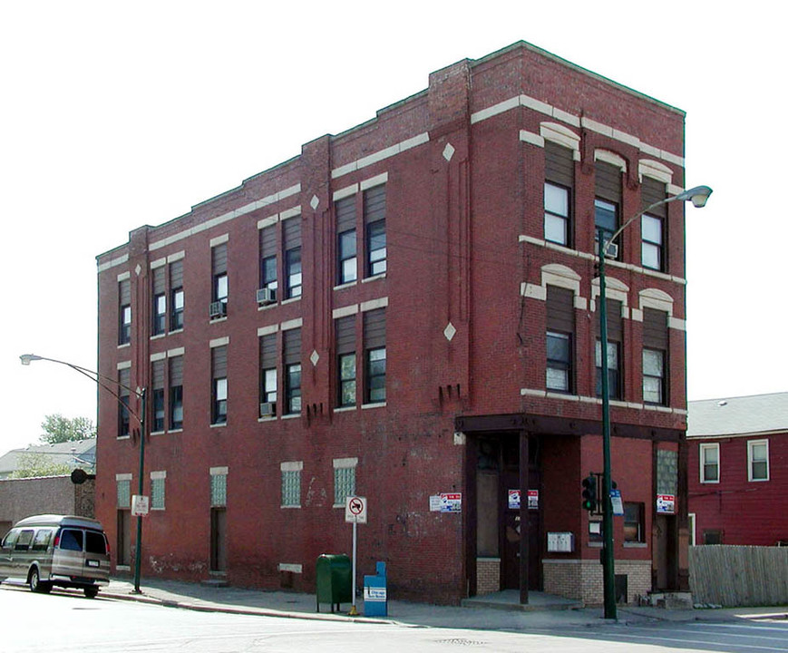 3701 S Halsted St in Chicago, IL - Building Photo