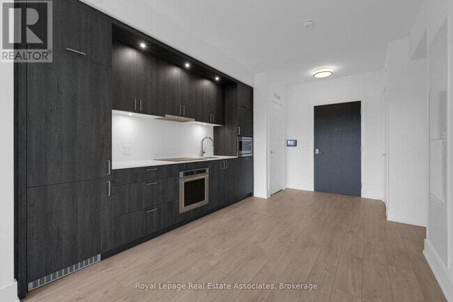 259 The Kingsway in Toronto, ON - Building Photo - Building Photo