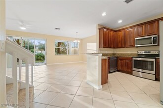 7009 Romana Way in Naples, FL - Building Photo - Building Photo