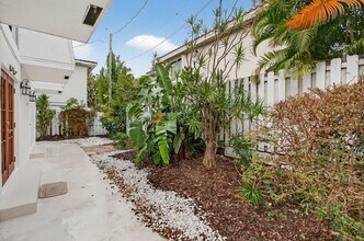 536 SE 20th Ave in Deerfield Beach, FL - Building Photo - Building Photo