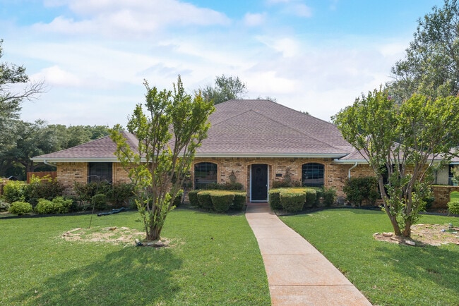 923 S Greenstone Ln in Duncanville, TX - Building Photo - Building Photo
