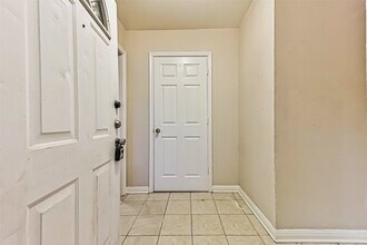 6425 N Ridgecrest Dr in Hitchcock, TX - Building Photo - Building Photo