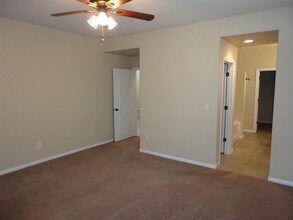 3928 Yang Ct in Las Vegas, NV - Building Photo - Building Photo