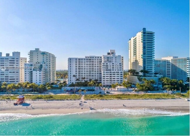 5005 Collins Ave, Unit 605 in Miami Beach, FL - Building Photo - Building Photo