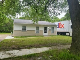 6913 Cecil Dr in Flint, MI - Building Photo