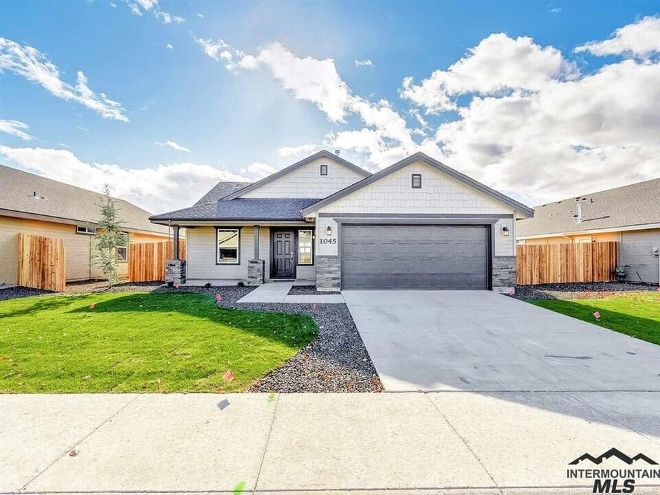 7752 E Tea Party Dr in Nampa, ID - Building Photo