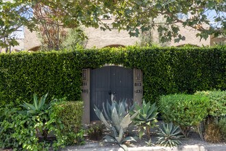 813 N Coronado St in Los Angeles, CA - Building Photo - Building Photo