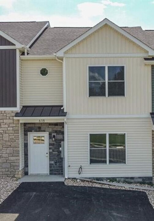 618 Zephyr Dr in Rockingham, VA - Building Photo