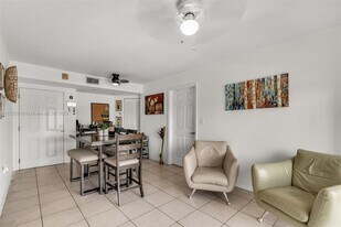 2415 NW 16th St Rd in Miami, FL - Building Photo