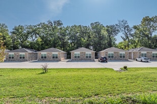 Midtown Cottages in Joplin, MO - Building Photo
