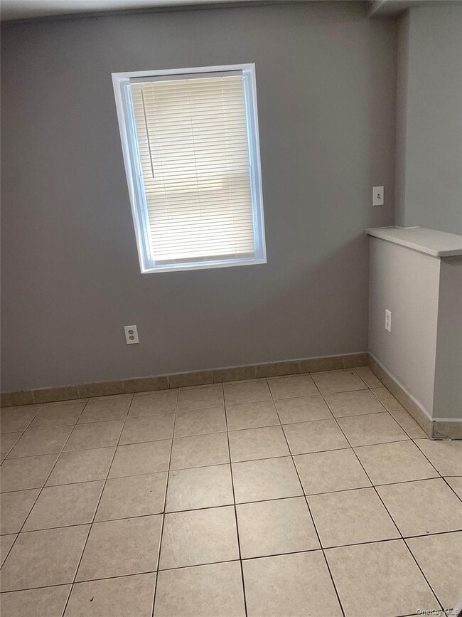 974 Suffolk Ave in Brentwood, NY - Building Photo - Building Photo