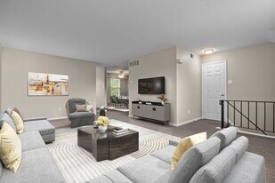 560 Thrush Ct, Unit B in Yardley, PA - Building Photo