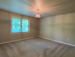 1124 Nier Ct in Green Bay, WI - Building Photo - Building Photo