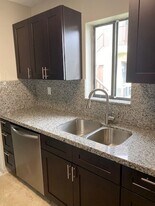 1181 W River Dr in Margate, FL - Building Photo