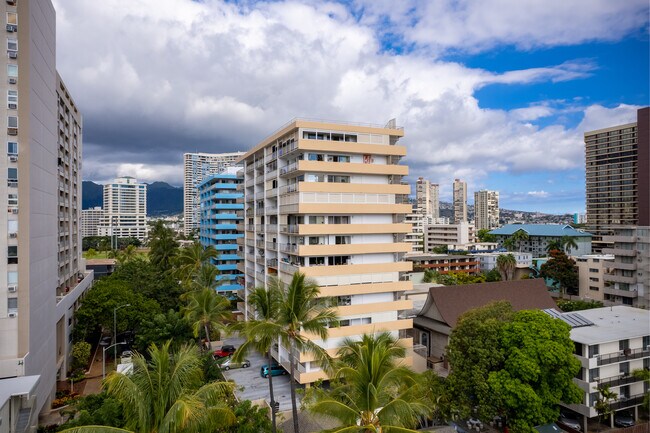 Oahu Surf One in Honolulu, HI - Building Photo - Building Photo