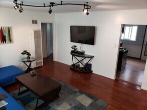 707 Vernon Ave, Unit 707 in Venice, CA - Foto de edificio - Building Photo