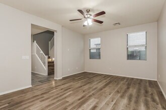 4043 W Pedro Ln in Phoenix, AZ - Foto de edificio - Building Photo