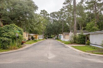 Brittany Estates Mobile Home Park in Tallahassee, FL - Building Photo - Building Photo