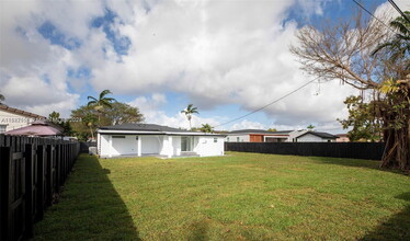 3015 SW 69th Ave in Miami, FL - Building Photo - Building Photo