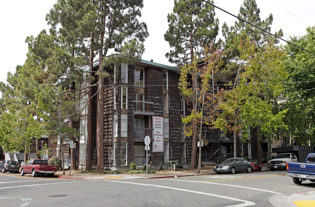 2240 Blake in Berkeley, CA - Building Photo