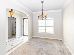 336 Jake Dr in Jarrell, TX - Foto de edificio - Building Photo