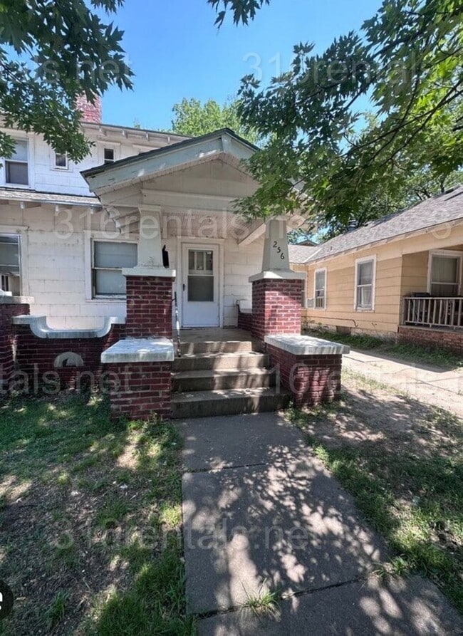 property at 256 N Spruce St