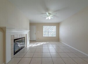 696 Timberwood Cir E in Tallahassee, FL - Building Photo - Building Photo