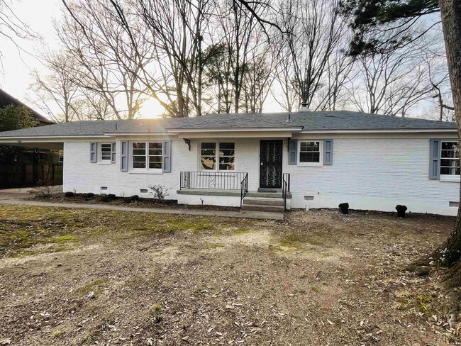 329 Fairfield Cir in Memphis, TN - Building Photo - Building Photo