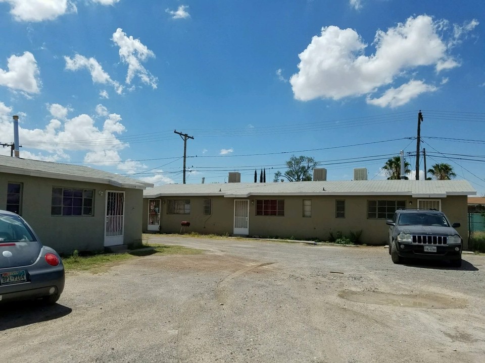 McCune Apartments in El Paso, TX - Building Photo